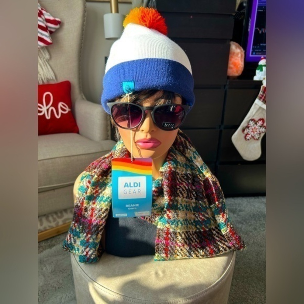 💋 NWT Aldi Gear 2023 Beanie Winter Pom Pom Fleece lined Hat Rainbow 🌈